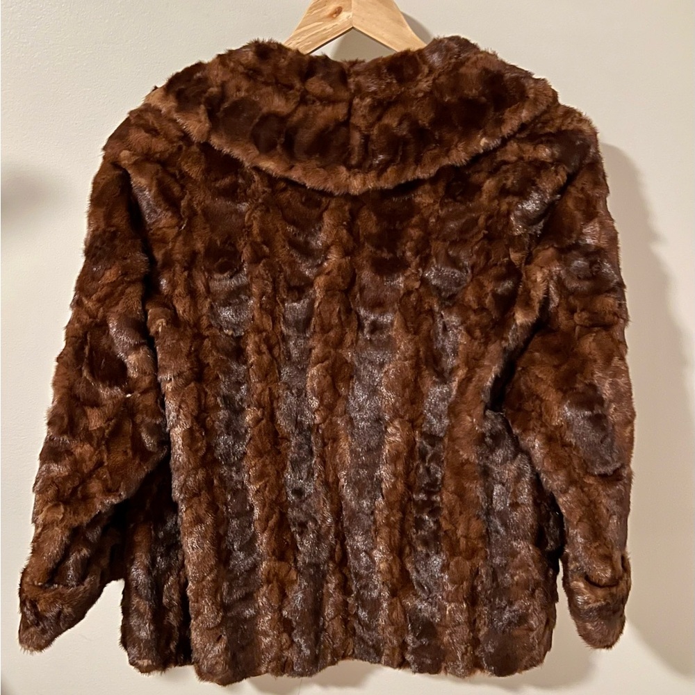 Beautiful Authentic Fur Coat - Picture 7 of 7